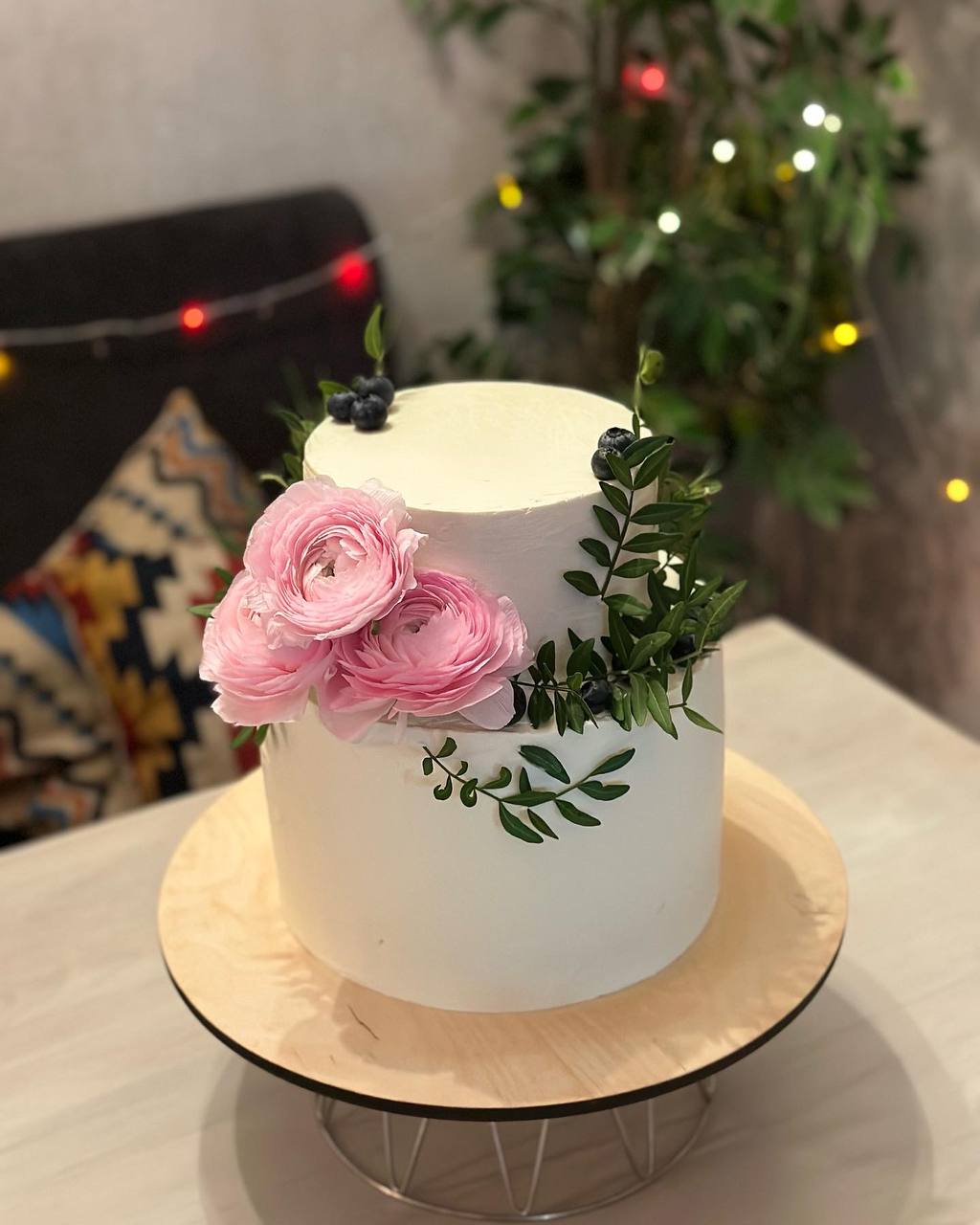 Торт с цветочной композицией
