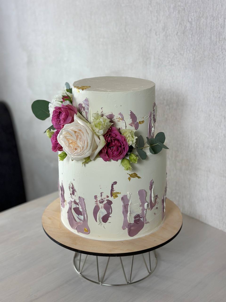 Торт с цветочной композицией